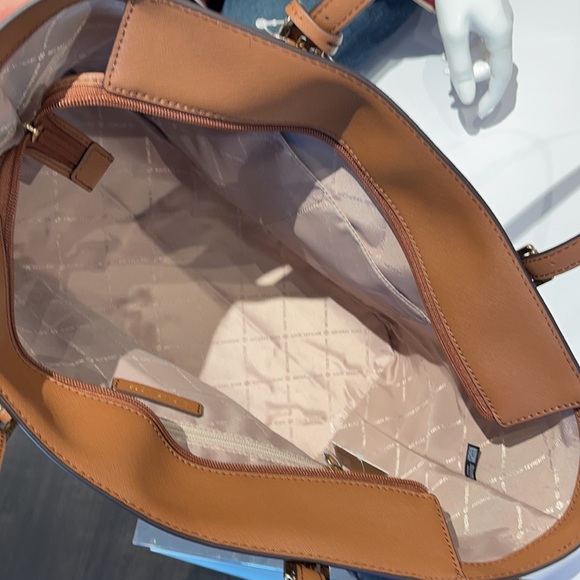 Michael Kors Gilly Travel Large Drawstring Tote - Picture 4 of 16